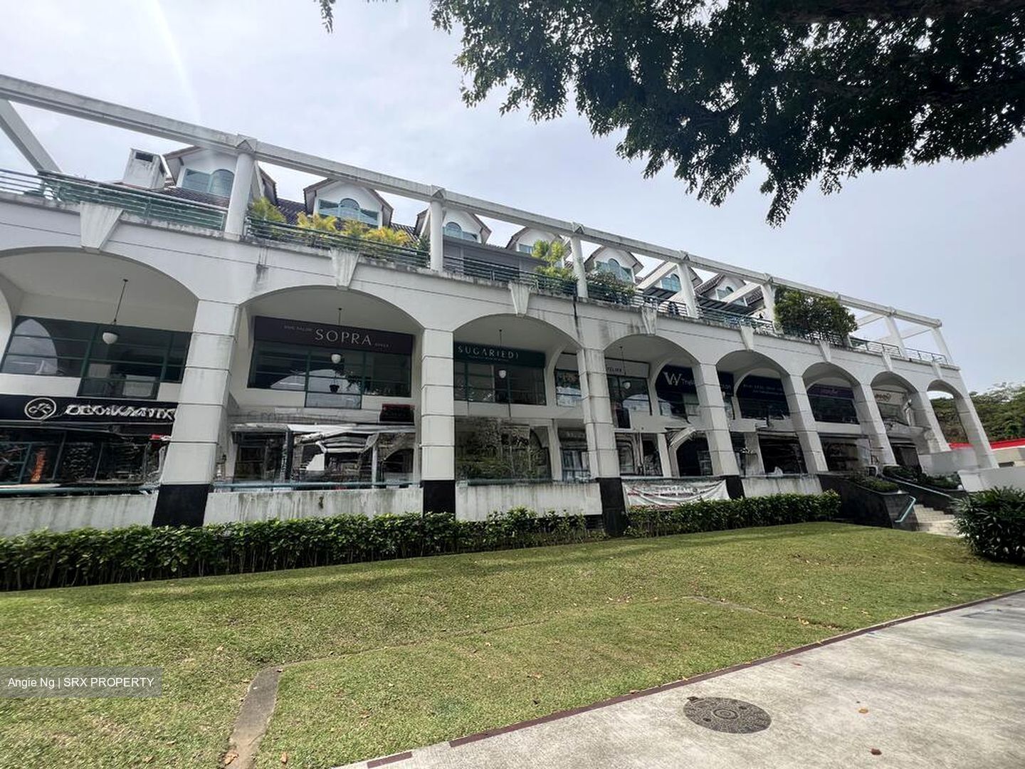 Linden Drive (D11), Retail #572979151
